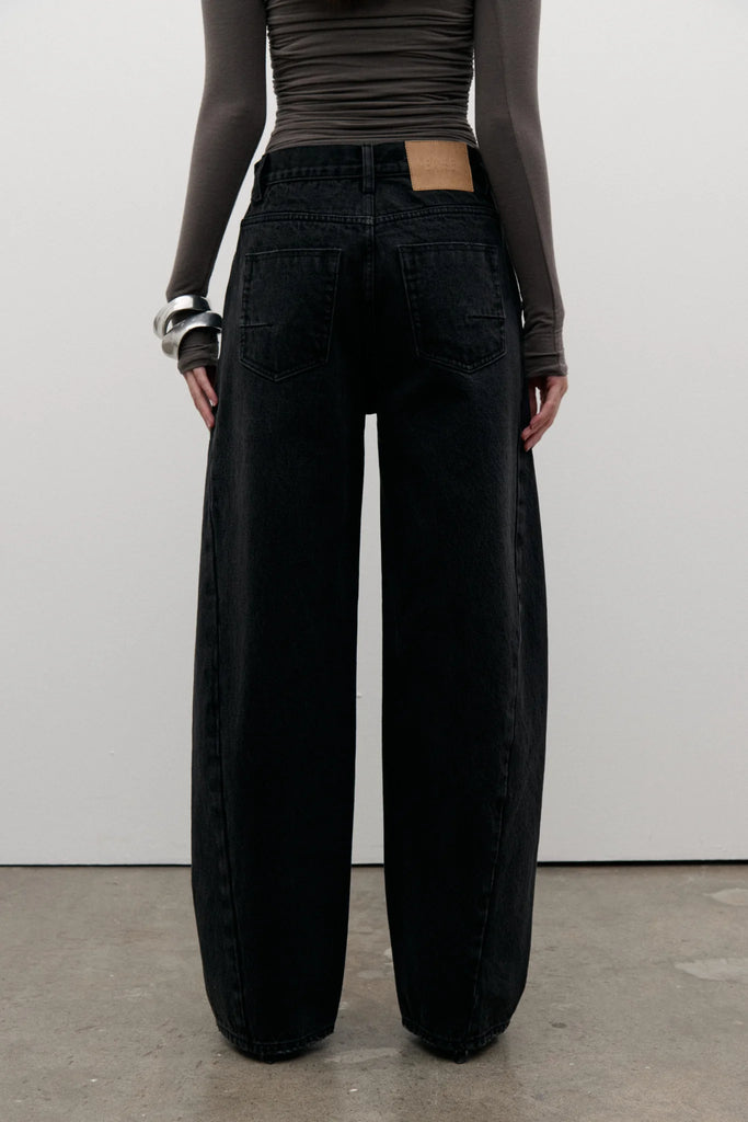 Brooklyn Barrel Leg Jean (Backstage Black)